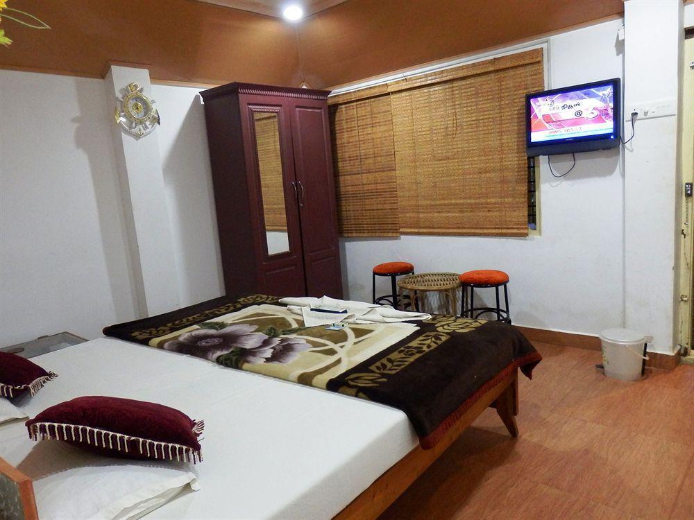 Green Garden Cottage Thekkady Exterior photo